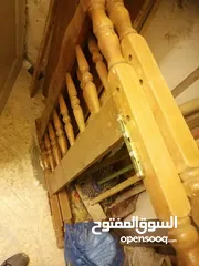  1 سرير خشب صولد مستعمل للبيع في شارع الجامعة اربد شارع أبو ذر الغفاري شمال البوابه الرئيسيه للجامعة