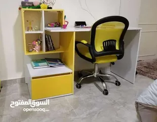  12 مكتب دراسي مع خزانة بتصميم مميز  فقط
