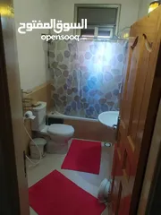  8 شقه مسكونه للبيع