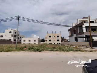  3 قطعة أرض مميزة للبيع اربد منطقة ايدون الجزيرة الغربية مساحة 805م غرب مدارس تقارب