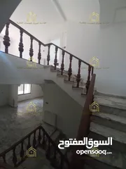  16 فيلا للايجار .. يوجد خيارات اخرى Villa for rent.. other options available / V152