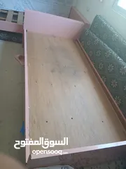  3 2 تخت بلون الزهري بحاله جيده جدا