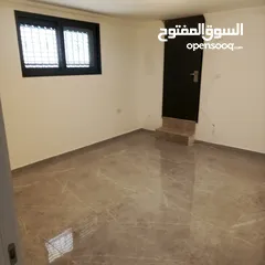  26 للبيع في عابود شاليه مساحة واسعة