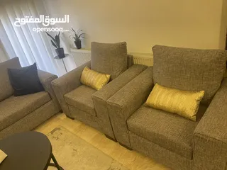  2 طقم كنب 7مقاعد للبيع بحالة ممتازة