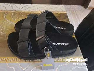  1 شبشب جلد أصلي نمرته 41 نوع Bench أمريكي بحالة الوكاله لم يستخدم نهائيآ