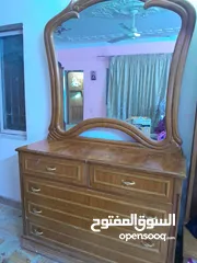  2 ميز مرايه خشب عراقي يحتاج بس صبغ