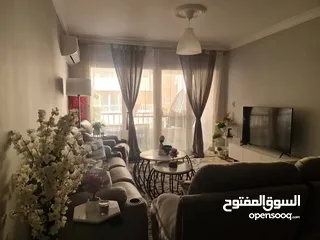  8 شقه للبيع فى لوران خطوات من شعراوي والبحر   مساحه 160 3 غرف وحمامين