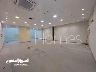  7 معرض ثلاث ابواب (واجهة 18 متر) للايجار في شارع مكة , بمساحة 659م