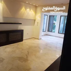  17 خلدا ـ شقه ارضيه فارغه للايجار ـ 200 متر داخلي  200 متر خارجي + حديقه مشجره - كراج خاص