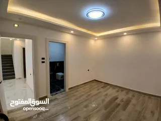  6 منزل دوبلكس ثلاث طوابق للبيع