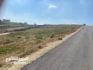  7 قطعة ارض للبيع ( منطقة فلل وقصور )واصل جميع الخدمات ( على قمة بيرين )