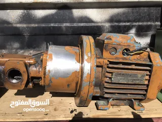  12 مضخات هيدروليك وارد ألماني وإيطالي مستعمل وجديد