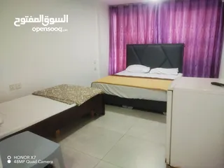  25 شقة مفروشه وغرف فندقيه في السوق قريب من البحر ثلاث دقائق مشي