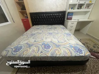  8 تخت بدون الخزانة