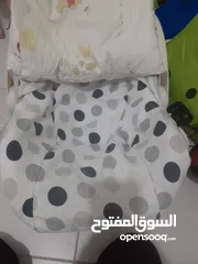  5 مقعد اطفال ماركا شبه جديد مع جيب لمستلزمات البيبي للبيع ثابت وهزاز