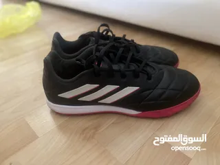  2 بوت اديداس اصلي لون اسود استعمال مرتين