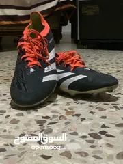  1 حذاء رياضي ماركة اديداسpredator