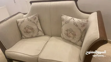  1 طقم كنب كلاسيك للبيع