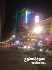  2 محل للايجار في. الطائره. علي الشارع الرئيسي مباشرة