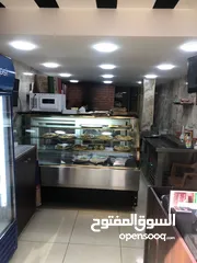  4 محل معجنات للبيع بكامل معداته