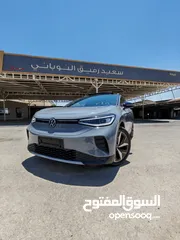  1 VOLKSWAGEN ID.4 CROZZ PRO   مع فتحه بانورما متحركة عداد 9k فقط