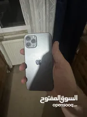  1 آيفون 12 برو بحالة وكاله مع شحن مساحة 256 جيجا  بطارية 78٪؜ استعمال 3 سنين وارد كندي