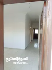  19 شقة أرضية شارع الكويتي الرئيسي للبيع