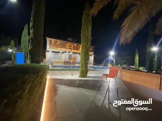  14 مزرعة خاصة مع ارض للبيع