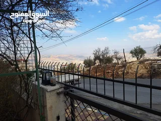  11 فيلا مميزة مطله على مرتفعات جرش والسلط  للبيع