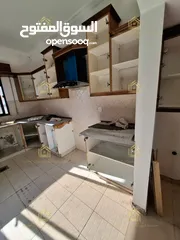  10 شقة فارغة - الجاردنز - 3نوم - 180م