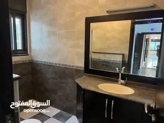  2 شقه فارغة للايجار في عين منجد قريبه من اشاره  خمس نجوم