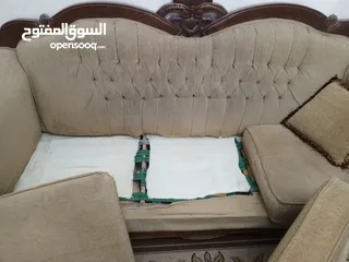  2 طقم كنب مستعمل بحاجة قشاطات وخياطة القماش وتنظيف  للبيع بسعر مناسب