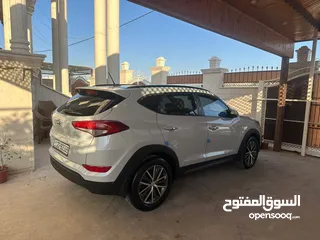  18 هونداي توسان وارد الشركة الردنيه فل كامل بنوراما مالك واحد من الوكالة