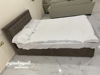  3 سرير نوم مزدوج + فرشة ( نظيف مستعمل للبيع )