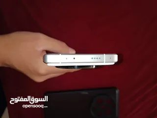  3 شاومي 13 ultra وكاله ولا شخط معاه كامل الاغراض والكرتونه  للبيع او للبدل