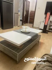  1 طاولة جلوس ابيض و سكني