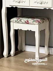 4 طاولة مكياج كلاسيكية أنيقة مع مرآة وكرسي مزخرف – لمسة فخامة لغرفتك!!!!!!