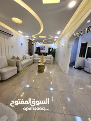  1 فيلا متلاصقة للبيع محدثة تماما بسعر مغري