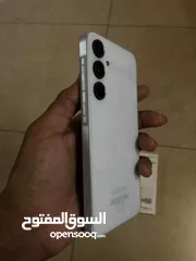  5 هاتف samsung A35 5G لون فضي مساحة 128 رام 6 مستعمل سنة وحده فقط الجهاز ولا خدش ولا بشكي من شي 100%