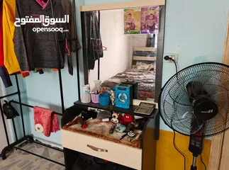  4 „غرفة نوم انيقة لون أسود وأبيض (تخت،خزانة،تسريحة،علاقة عامودية) ‟