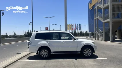  5 Mitsubishi pajero 2010 3800cc