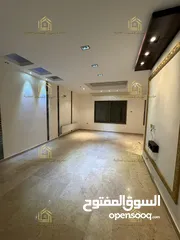  2 شقه فارغة - الرابية - 3نوم1ماستر - 200م - مطلة - قريبة من الخدمات العامة