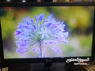  6 للبيع 3 شاشات كمبيوتر وكاميرات LG FLATRON E1942C بحالة ممتازة - مثالية للمكاتب والاستخدام الشخصي**