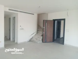  11 شقه اخير مع روف للبيع في عبدون - ref:14681