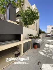  24 شقة فاخرة شبة ارضي 250 متر داخلي و 200 خارجي اعلى من مستوى الشارع في النخيل 4 غرف نوم 2 ماستر مميز