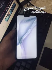  2 جهاز هواوي y9 2019 بحالة الوكالة استعمال بسيط .. كما هو موضح بالصور معاه شاحن وسماعات