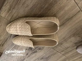  2 حذاء نسائي لون بيج مقاس 41