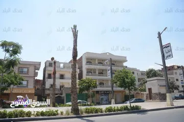  5 مبني للبيع مرخص وجها شارع ابو الهول السياحي الرئيسي والممشي وخطوات لللاهرامات والصوت والضواء