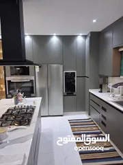  5 شقه سكنيه استثمارية مميزه للبيع