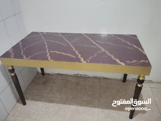  2 طاولات طعام + تسريحة غرفة نوم للبيع